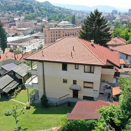 Apartment Avlija Garden Gem